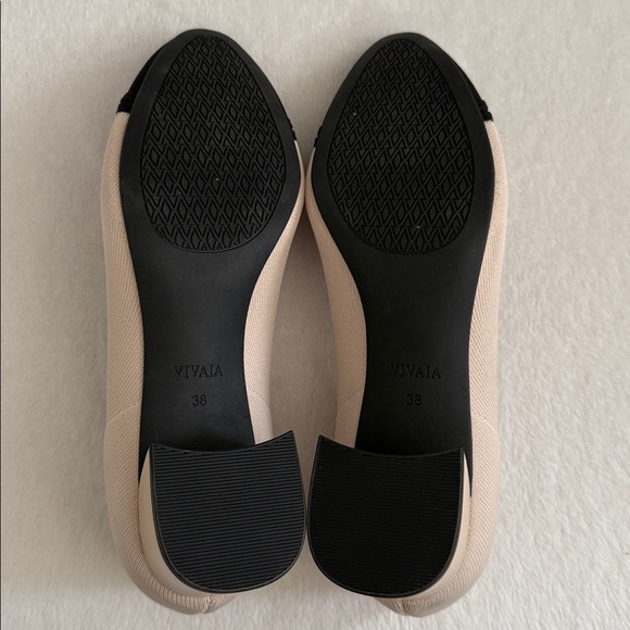 Vivaia | Julie Pro Almond Cap Toe Chunky Block Heels Beige/Black (EU 38) - Picture 13 of 16